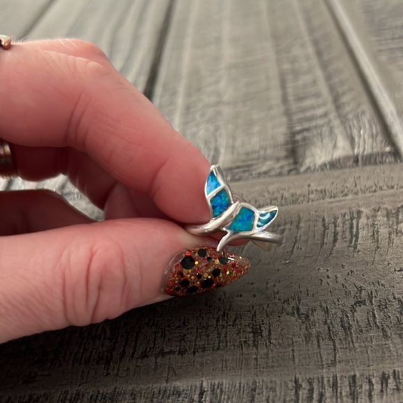 🐳 Sterling silver ring in shape of a whale tail - Picture 2 of 5